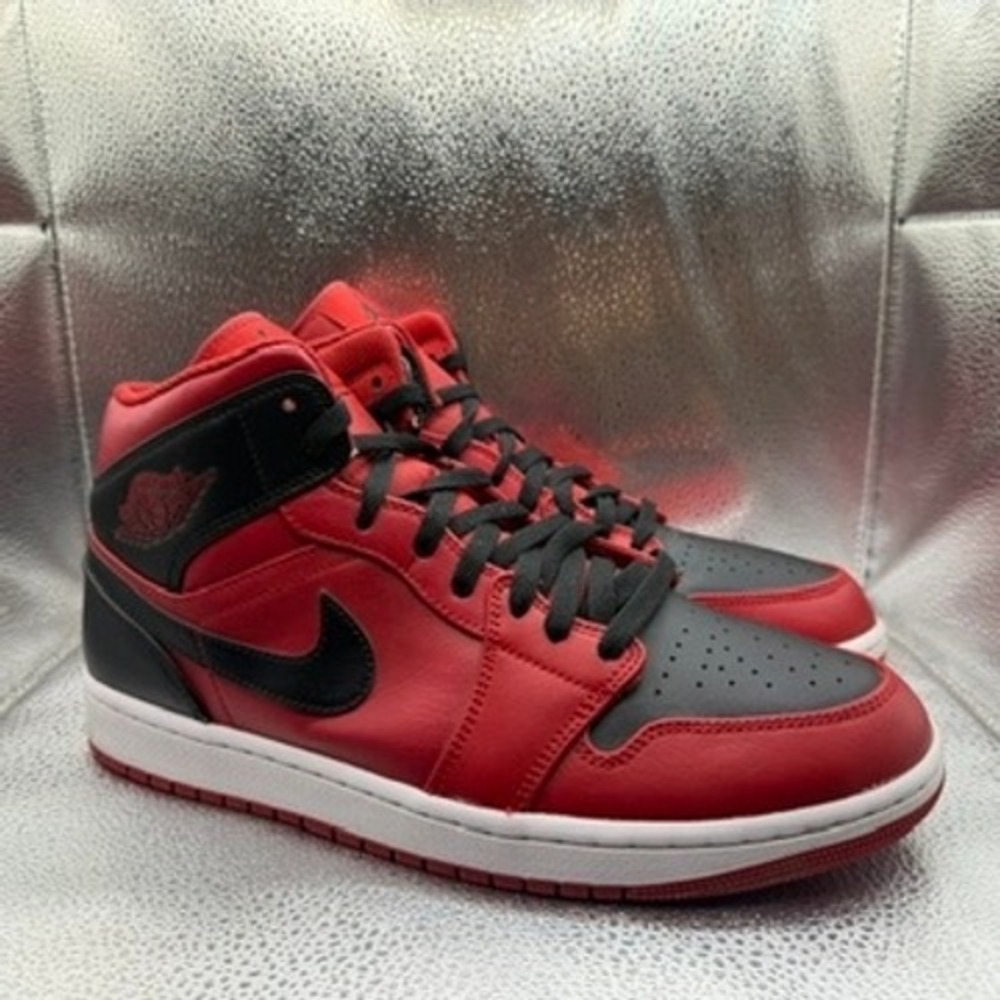 Size 10 Jordan 1 Mid Mens Red Black Excellent Bred 554724-660